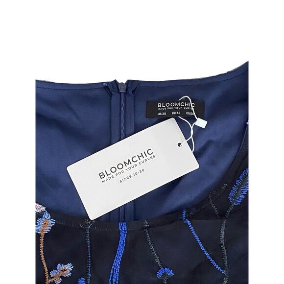 Size 28W Bloomchic Romper Jumpsuit Formal Embroidered Navy Floral NWT - Picture 5 of 6